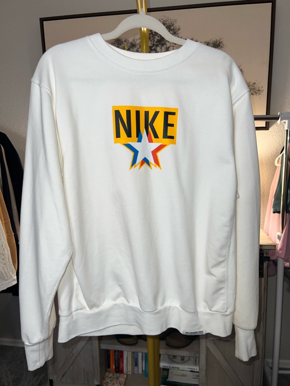 Nike Dri-FIT Standard Issue Sweatshirt Mens Size M-EUC!